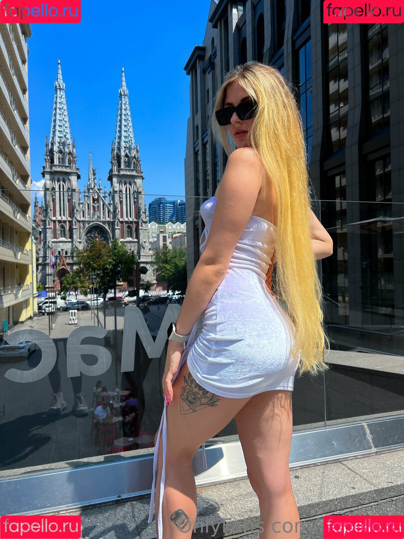 red_mila Onlyfans Photo Gallery 