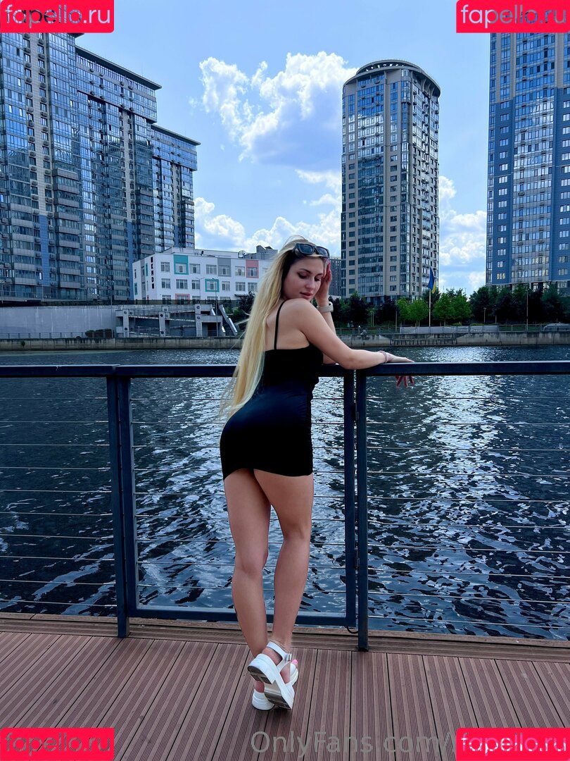 red_mila Onlyfans Photo Gallery 