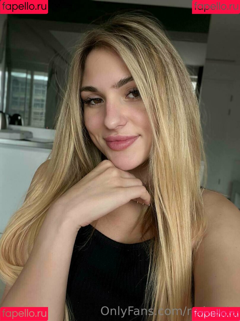 red_mila Onlyfans Photo Gallery 