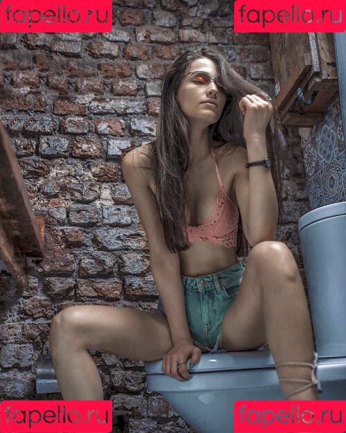 Vahide Bulu Onlyfans Photo Gallery 