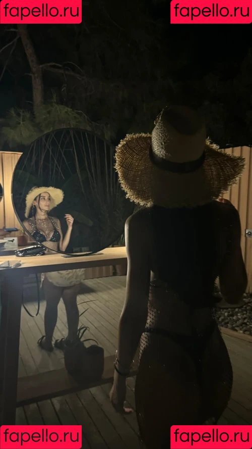 Vahide Bulu Onlyfans Photo Gallery 