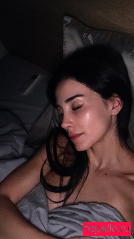 Vahide Bulu Nude Onlyfans Photo 17