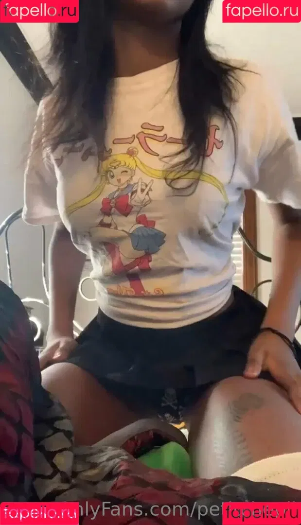 petitchepii Onlyfans Photo Gallery 