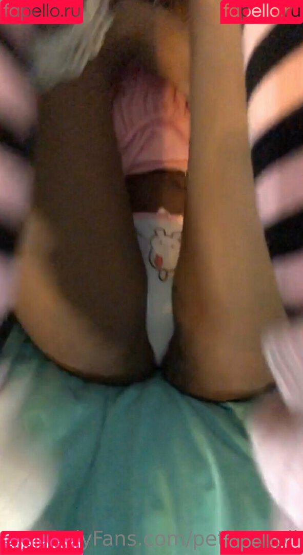 petitchepii Onlyfans Photo Gallery 