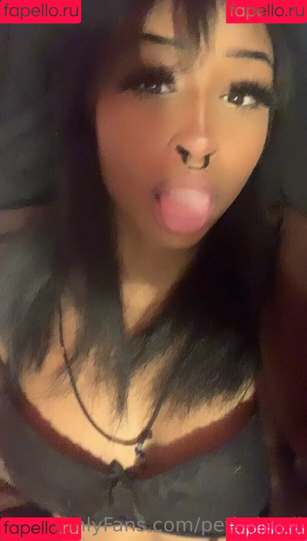 petitchepii Onlyfans Photo Gallery 