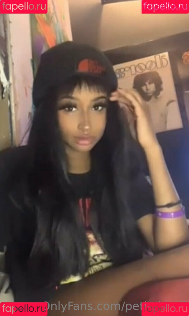 petitchepii Onlyfans Photo Gallery 