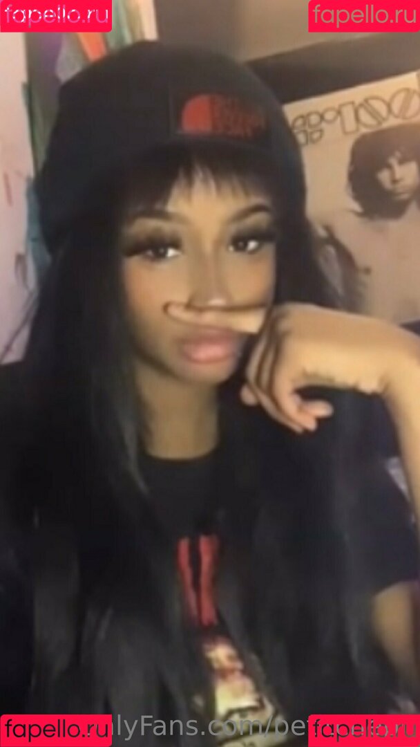 petitchepii Onlyfans Photo Gallery 