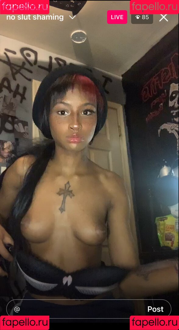 petitchepii Onlyfans Photo Gallery 