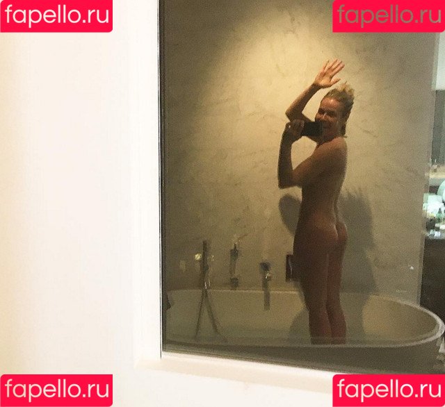 Chelsea Handler Onlyfans Photo Gallery 