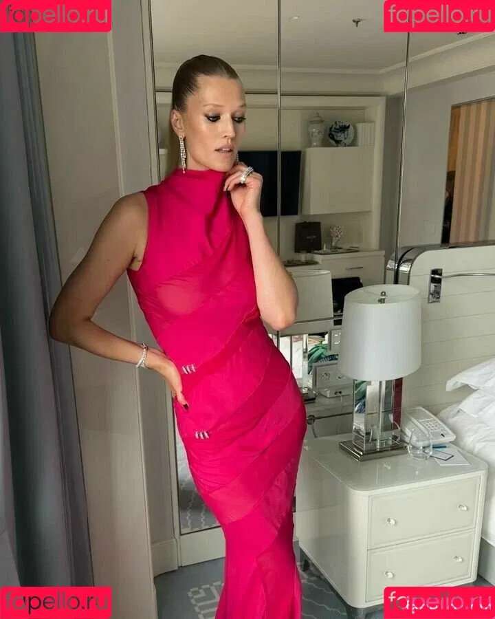 Toni Garrn Onlyfans Photo Gallery 