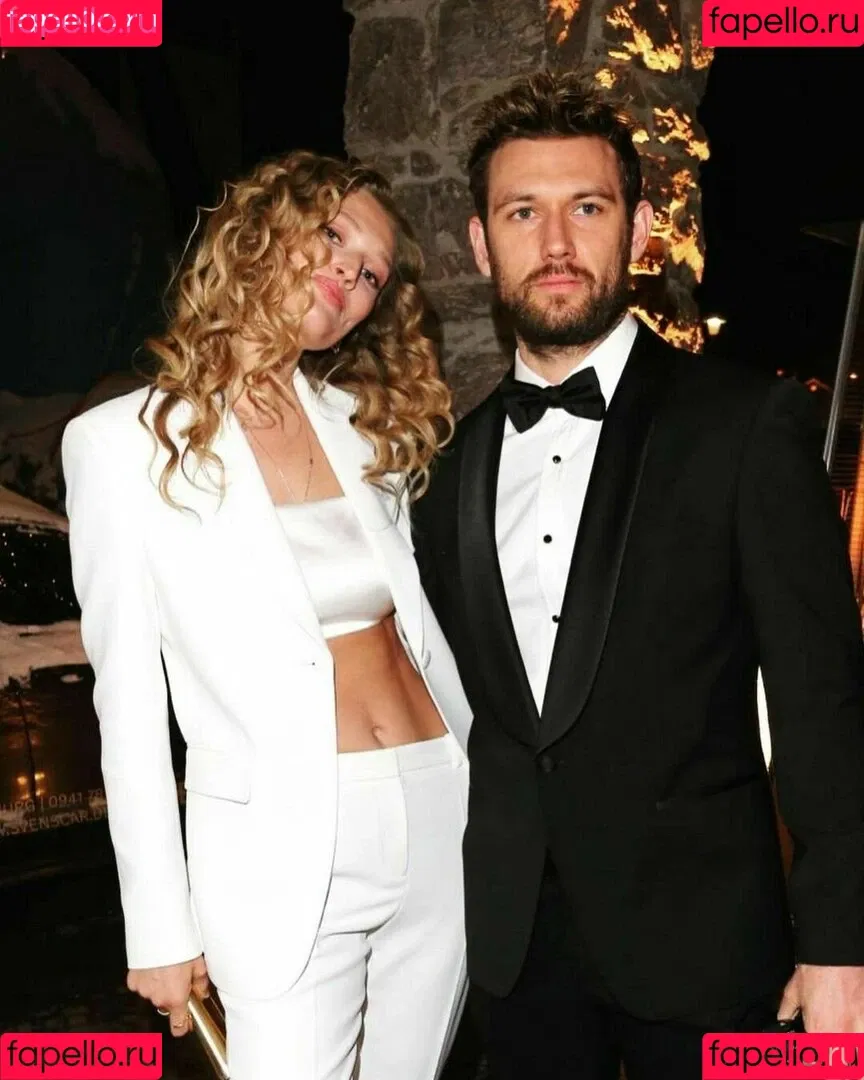 Toni Garrn Onlyfans Photo Gallery 