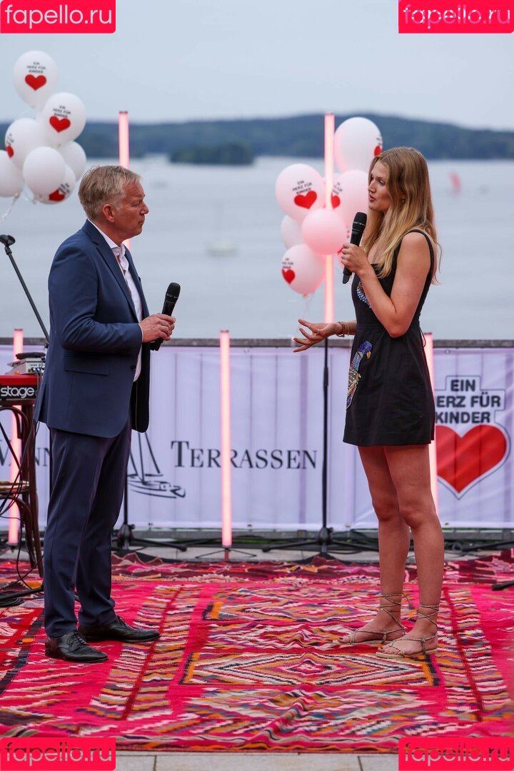 Toni Garrn Onlyfans Photo Gallery 