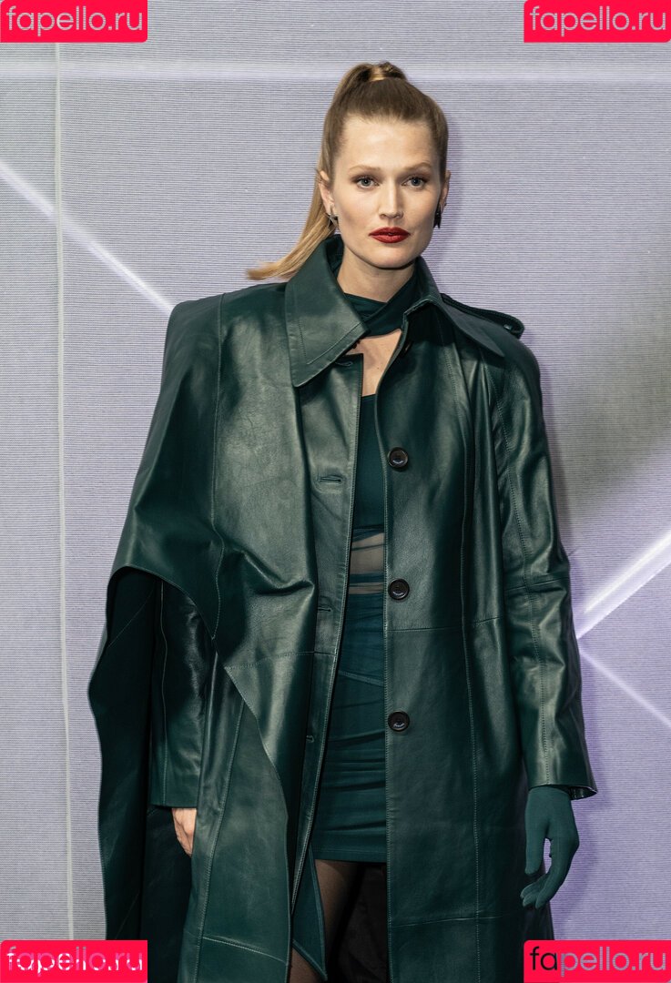 Toni Garrn Onlyfans Photo Gallery 