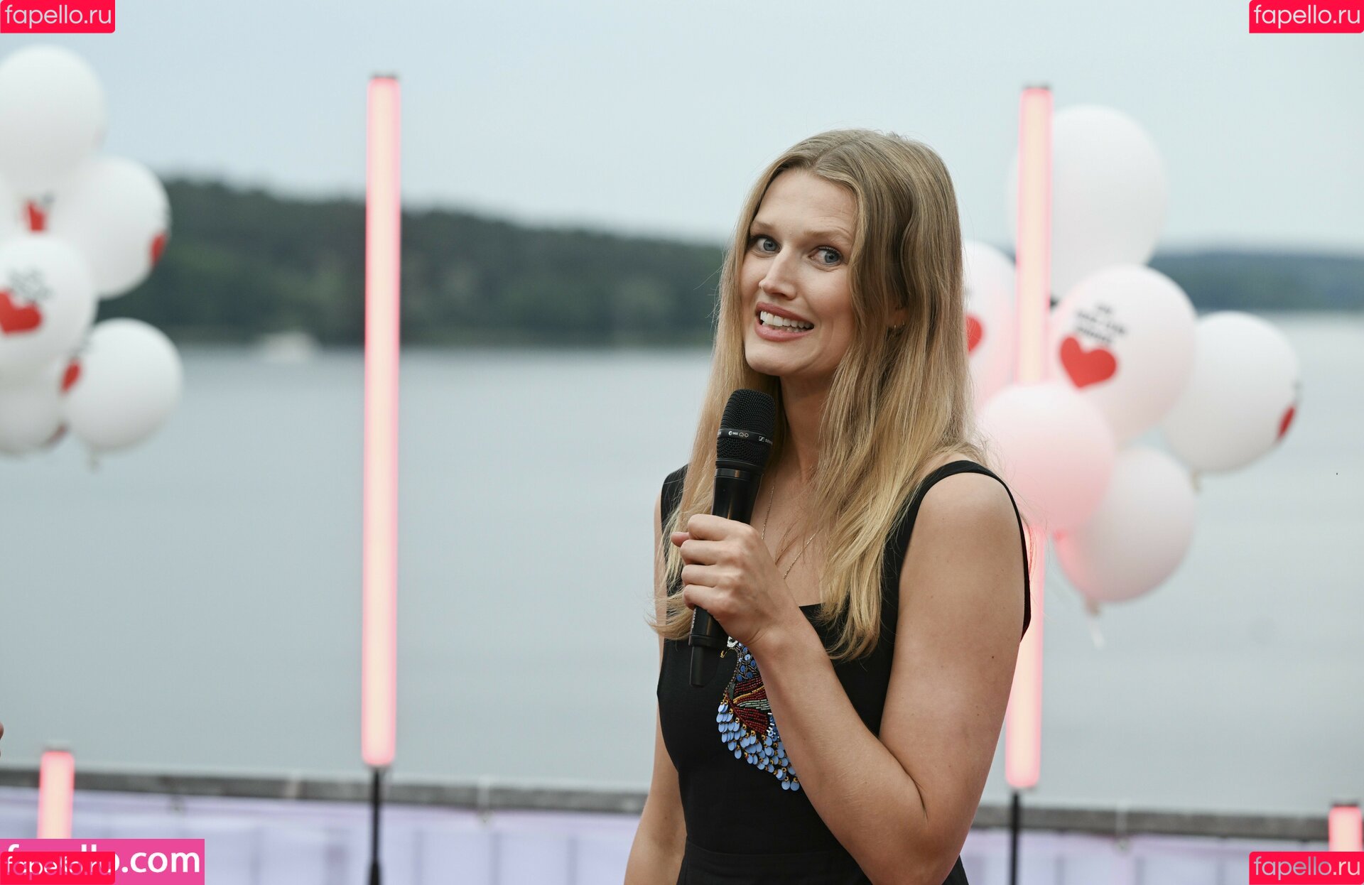 Toni Garrn Onlyfans Photo Gallery 