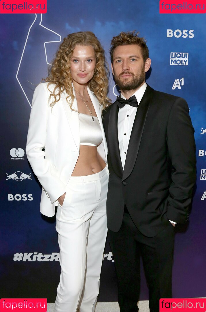 Toni Garrn Onlyfans Photo Gallery 