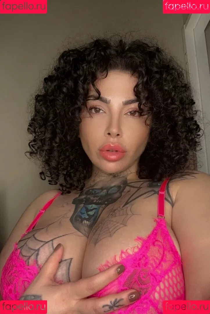 queenazita Onlyfans Photo Gallery 