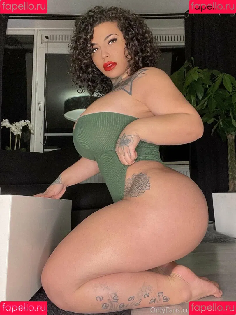 queenazita Onlyfans Photo Gallery 