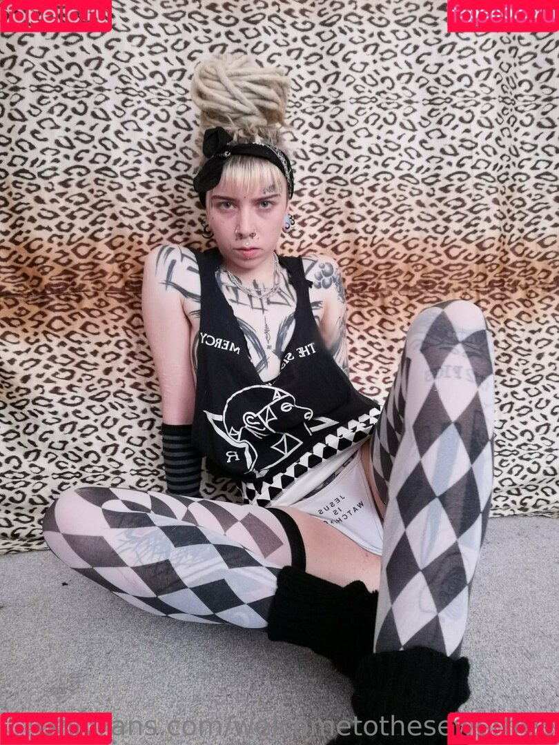 welcometothesewerfree Onlyfans Photo Gallery 