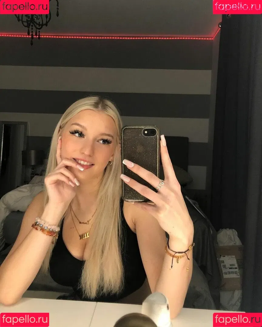 Emma Welyki Onlyfans Photo Gallery 