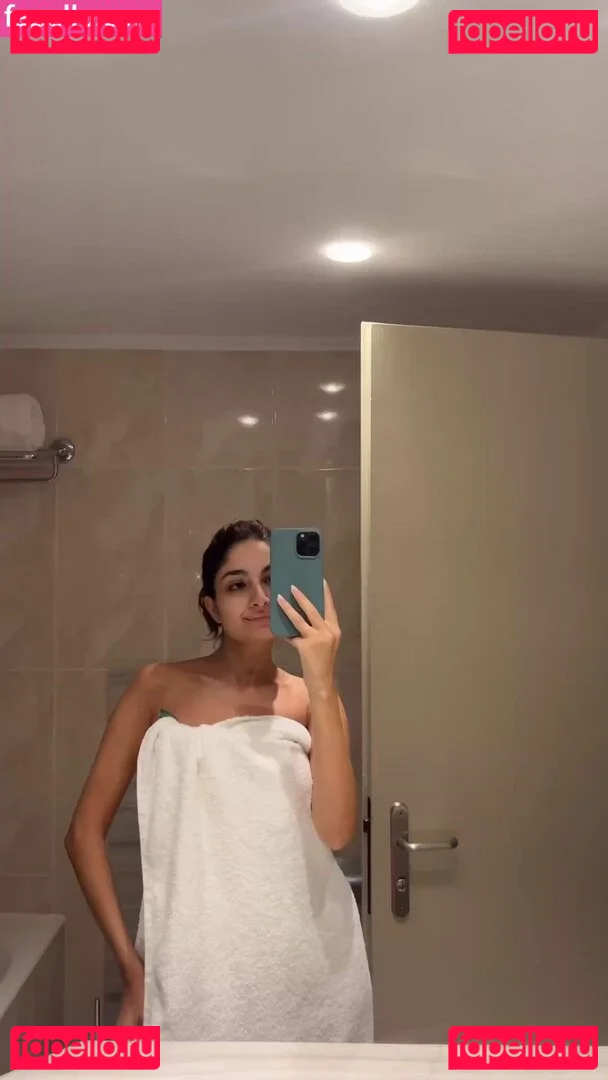 Ischtar Isik Onlyfans Photo Gallery 