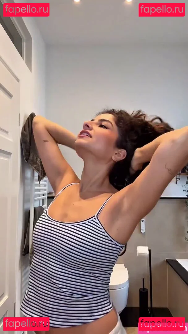 Ischtar Isik Onlyfans Photo Gallery 