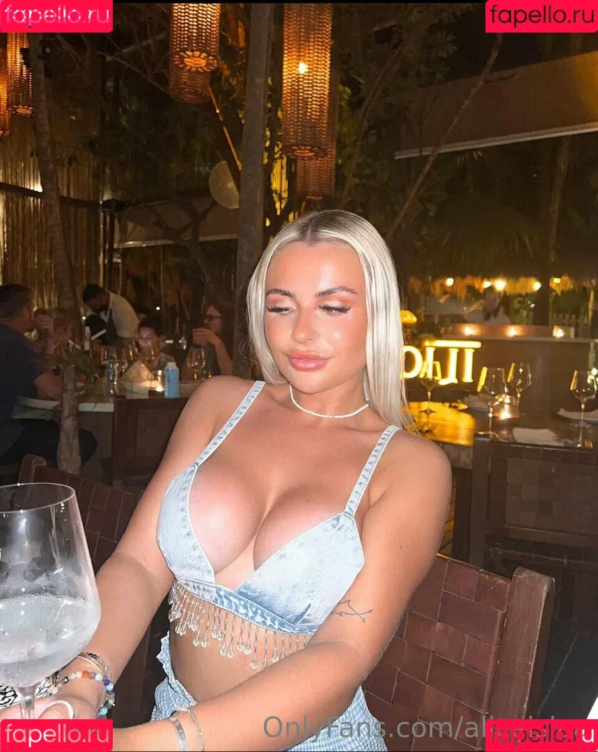 Alice Islaa Onlyfans Photo Gallery 