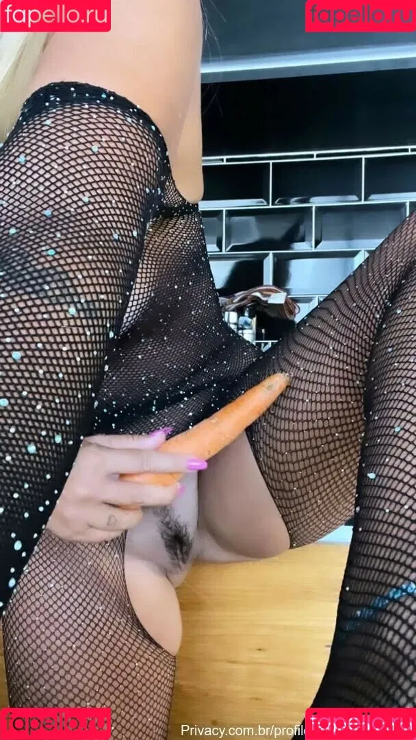 Vivi Fernandez Onlyfans Photo Gallery 