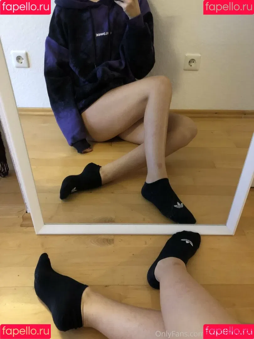 sarahs_socks Onlyfans Photo Gallery 