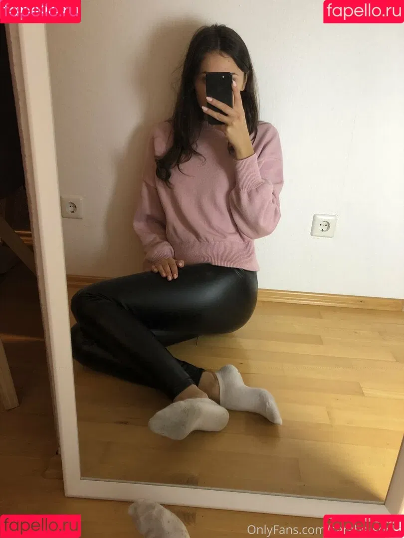 sarahs_socks Onlyfans Photo Gallery 