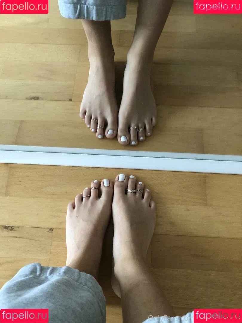 sarahs_socks Onlyfans Photo Gallery 