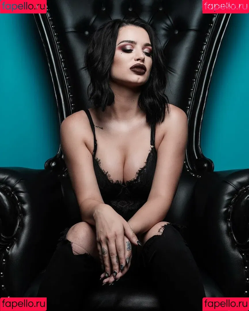 Saraya Bevis Onlyfans Photo Gallery 