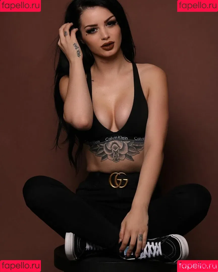 Saraya Bevis Onlyfans Photo Gallery 
