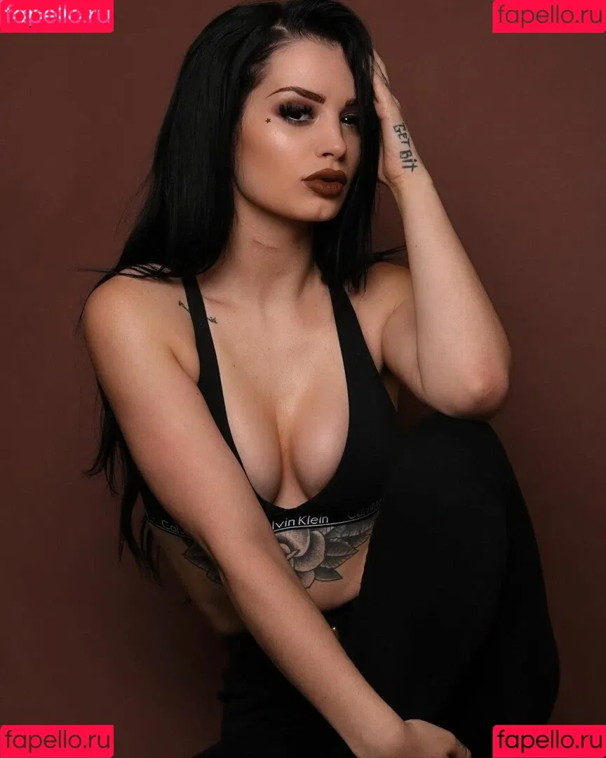 Saraya Bevis Onlyfans Photo Gallery 