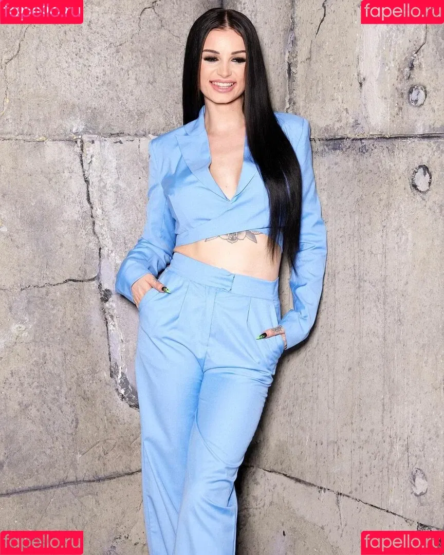 Saraya Bevis Onlyfans Photo Gallery 