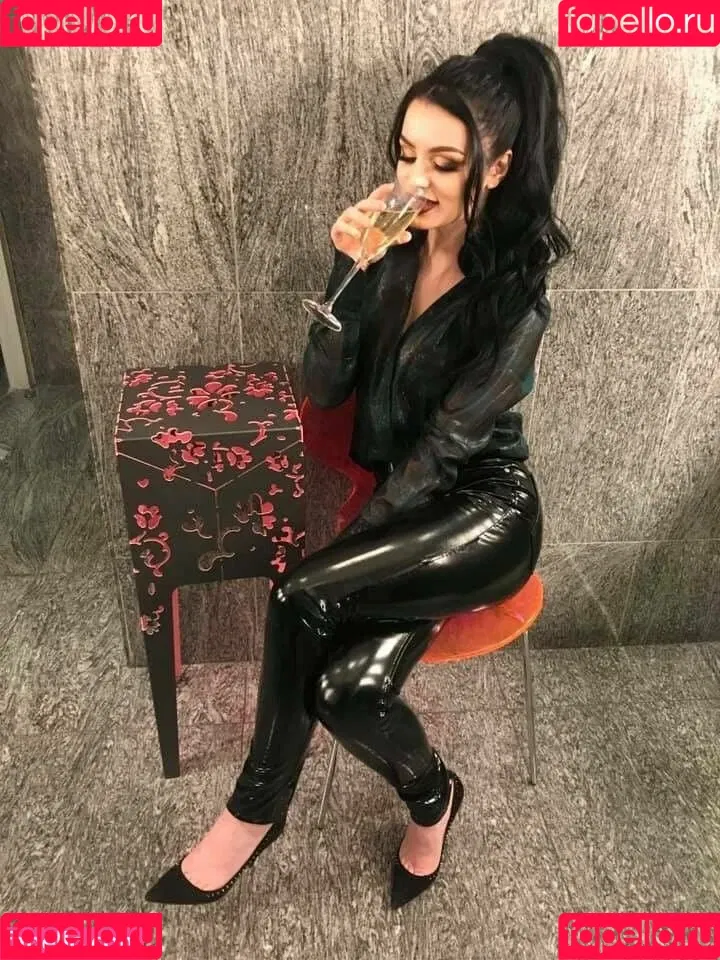 Saraya Bevis Onlyfans Photo Gallery 