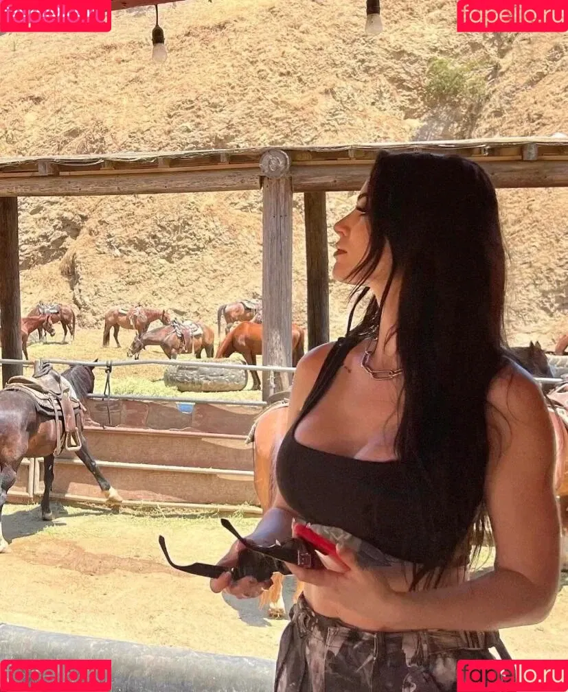 Saraya Bevis Onlyfans Photo Gallery 