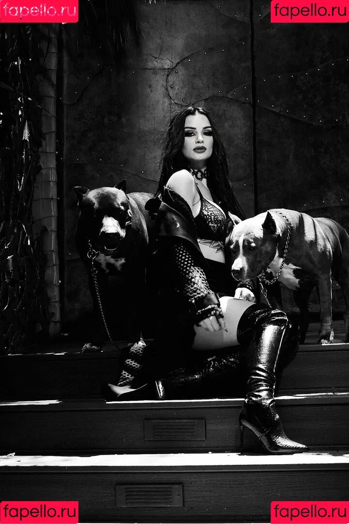 Saraya Bevis Onlyfans Photo Gallery 