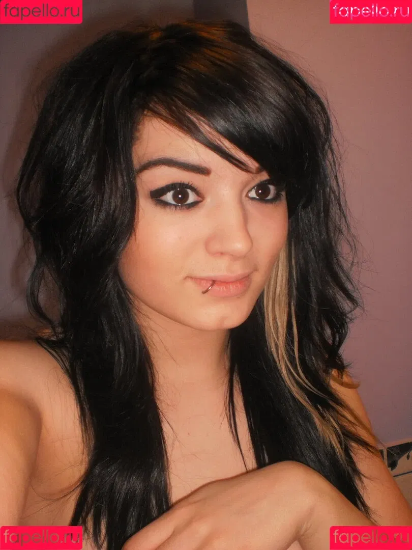 Saraya Bevis Onlyfans Photo Gallery 