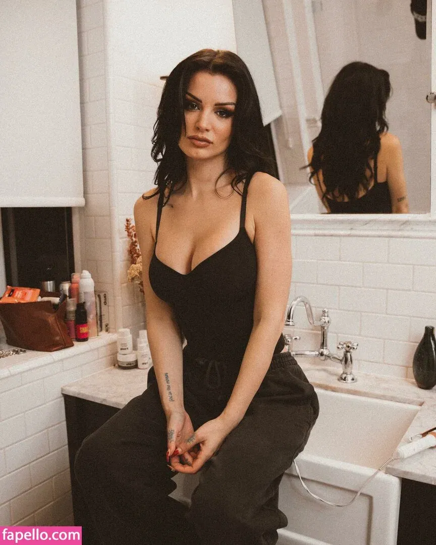 Saraya Bevis Onlyfans Photo Gallery 