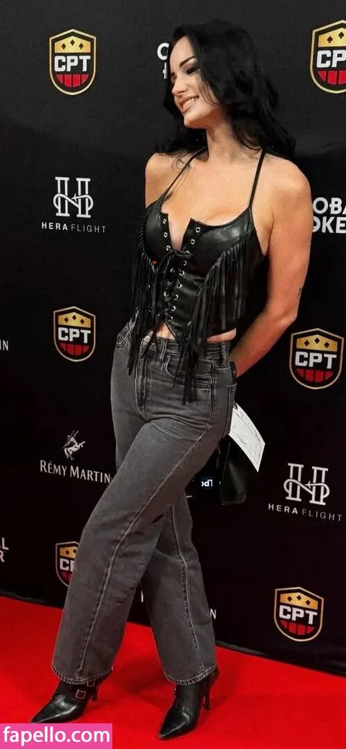 Saraya Bevis Onlyfans Photo Gallery 