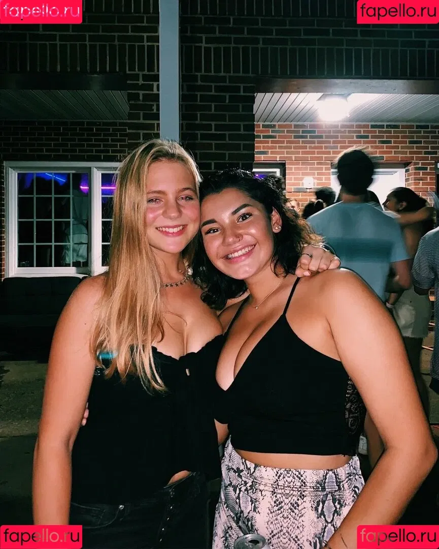 Hannah M Onlyfans Photo Gallery 