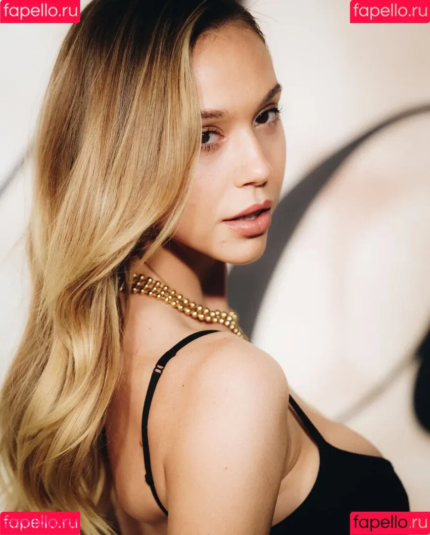 Alexis Ren Onlyfans Photo Gallery 
