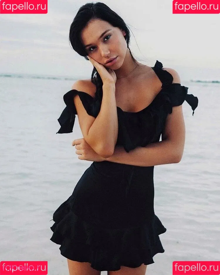 Alexis Ren Onlyfans Photo Gallery 
