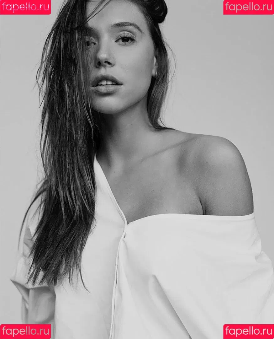Alexis Ren Onlyfans Photo Gallery 