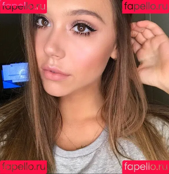 Alexis Ren Onlyfans Photo Gallery 