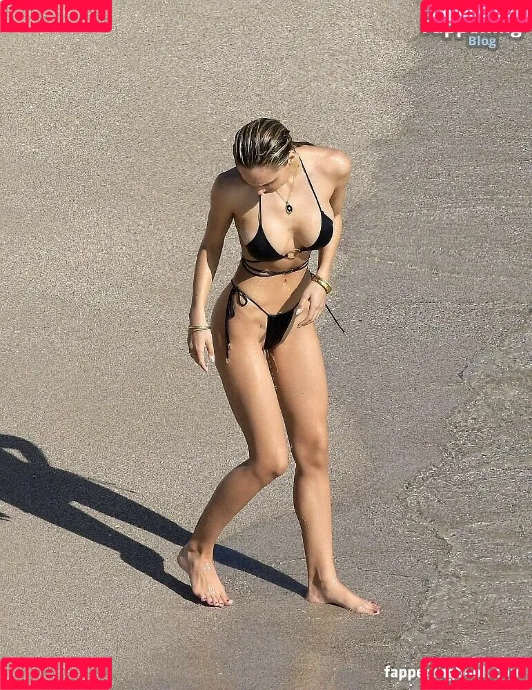 Alexis Ren Onlyfans Photo Gallery 
