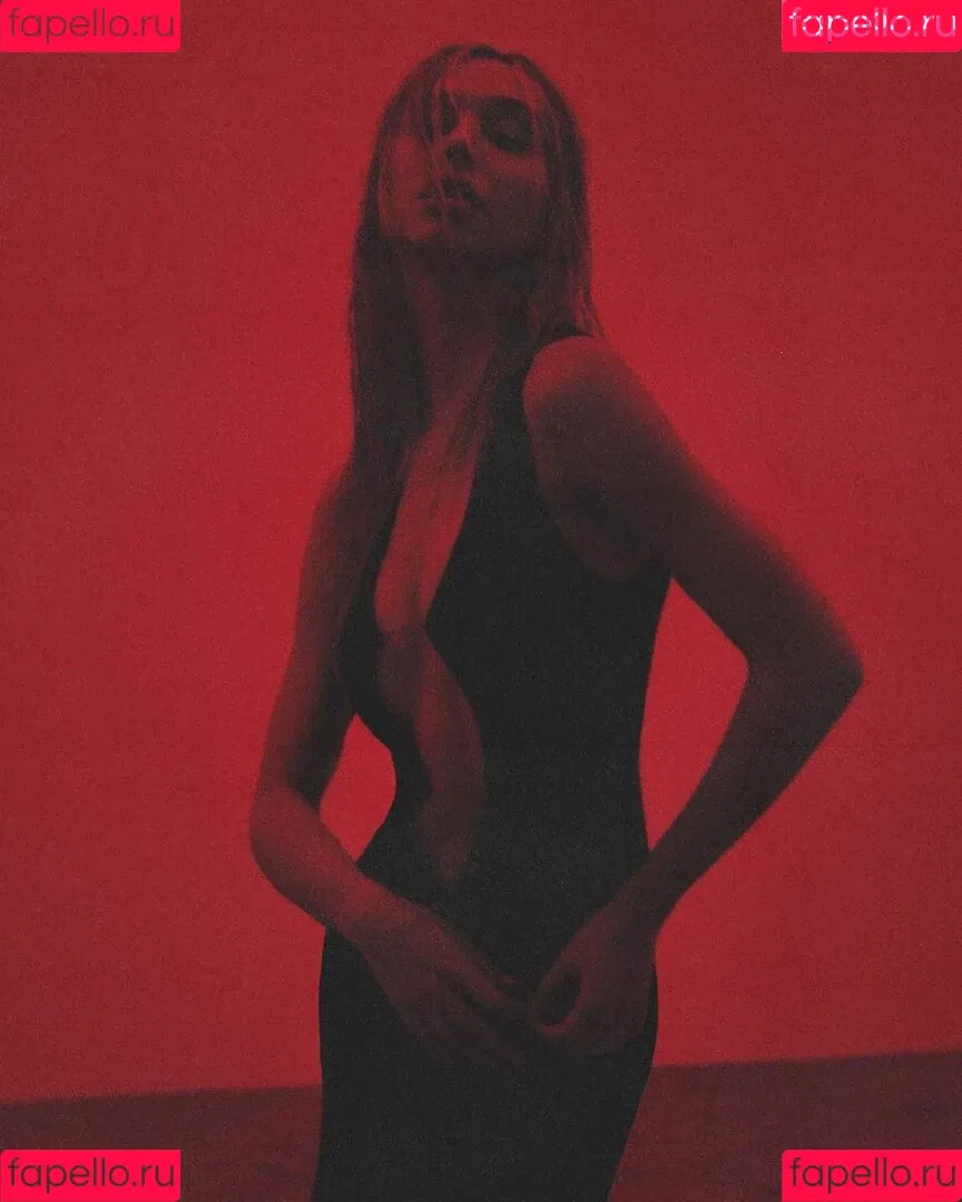 Alexis Ren Onlyfans Photo Gallery 