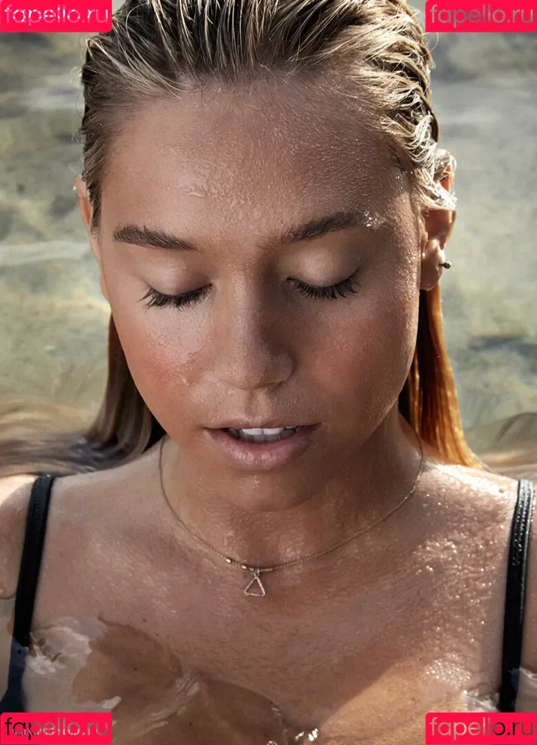 Alexis Ren Onlyfans Photo Gallery 