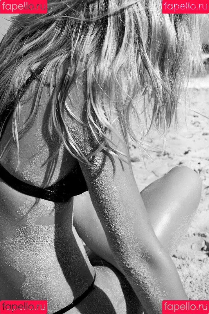Alexis Ren Onlyfans Photo Gallery 