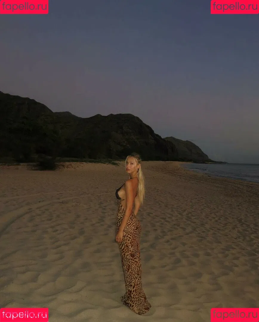 Alexis Ren Onlyfans Photo Gallery 
